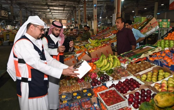 بالصور ... استعداداً للشهر الفضيل.. التجارة تكثّف جهودها الرقابية