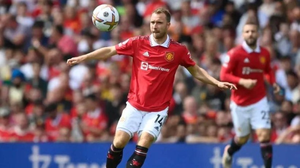 إريكسن يعود من الإصابة مبكراً لإنقاذ يونايتد