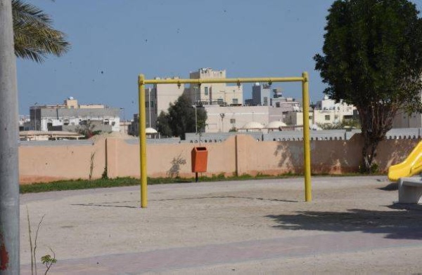 عدم توافر مواقف سيارات في المقابر يؤرق أهالي سترة