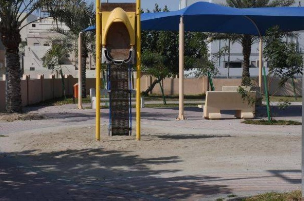 عدم توافر مواقف سيارات في المقابر يؤرق أهالي سترة