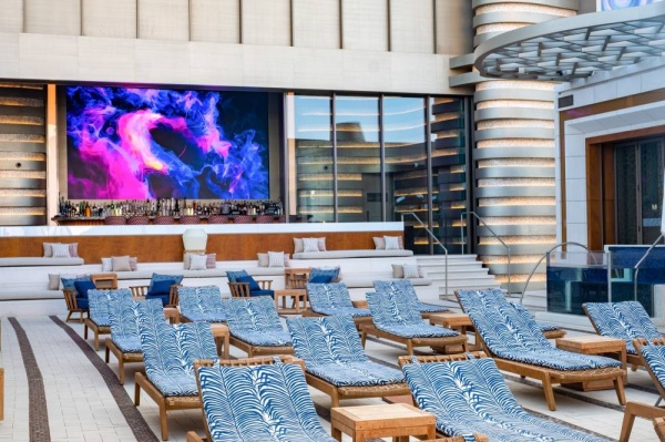 "سامسونج" تبهر ضيوف منتجع "أتلانتس ذا رويال" الفاخر بتقنيات العرض الرائدة والشاشات الذكية