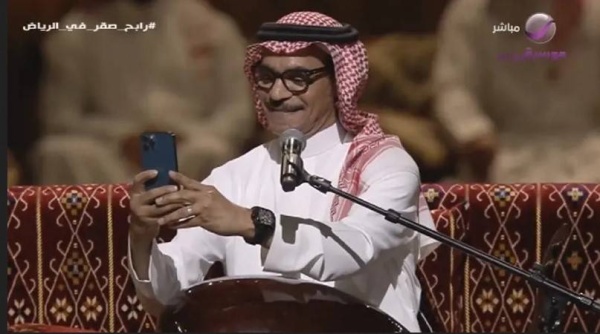 رابح صقر يفاجئ محبيه على المسرح: أنا عملت "سناب" ضيفوني