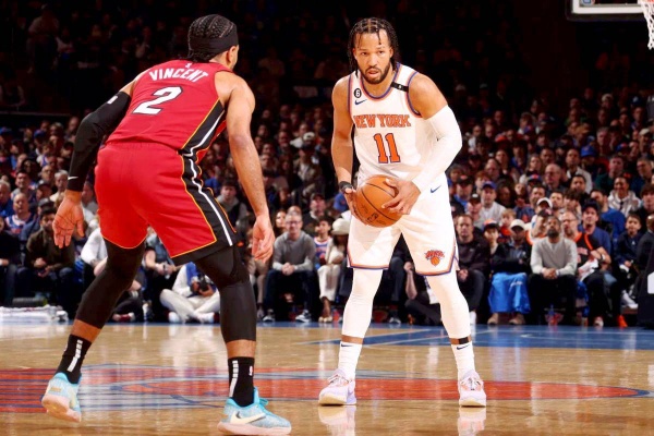 سلة هيت تتقدم على نيكس في نصف نهائي المنطقة الشرقية