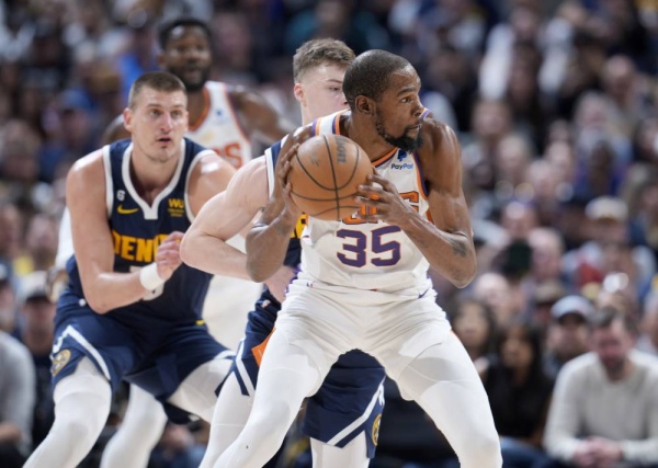 سيكسرز يقهر سلتيكس في ليلة تاريخية لهاردن