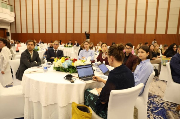 العصفور: البحرين ماضية في مسيرة التطور والتقدم بدعم الملك