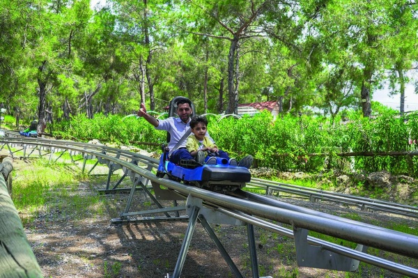 غرناطة تقضي إجازة العيد في أنطاليا مع استمرار العمل في جميع فروعها ومواقعها الإنشائية دون انقطاع