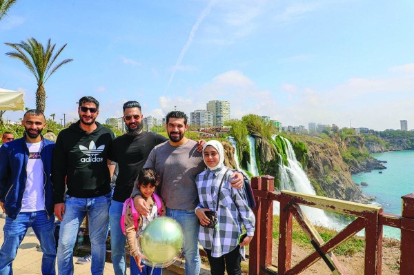 غرناطة تقضي إجازة العيد في أنطاليا مع استمرار العمل في جميع فروعها ومواقعها الإنشائية دون انقطاع