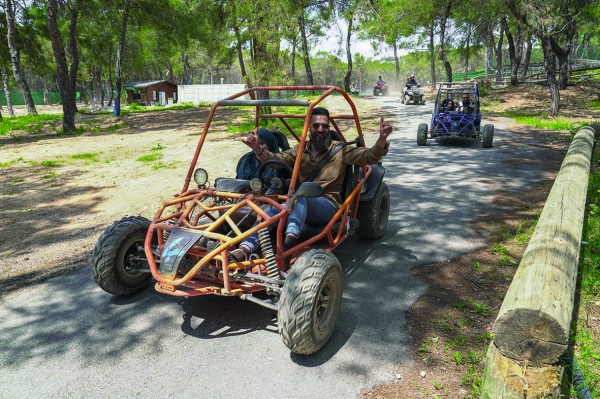 غرناطة تقضي إجازة العيد في أنطاليا مع استمرار العمل في جميع فروعها ومواقعها الإنشائية دون انقطاع