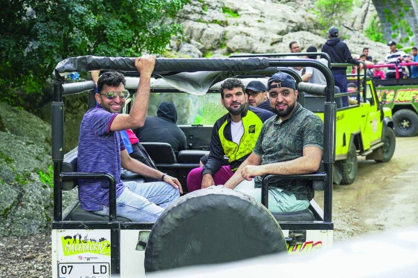 غرناطة تقضي إجازة العيد في أنطاليا مع استمرار العمل في جميع فروعها ومواقعها الإنشائية دون انقطاع