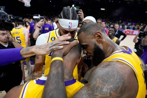 ليكرز يتوهج في &laquo;الأنفاس الأخيرة&raquo;..!