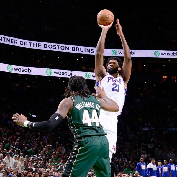 سيكسرز وناجتس على بعد فوز من نهائي المنطقتين