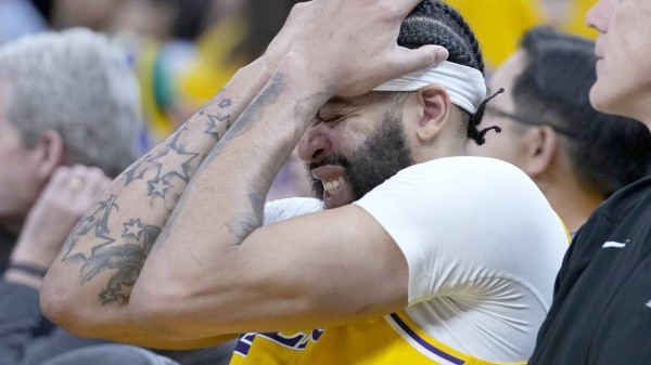 ووريرز ونيكس يحافظان على آمالهما في NBA