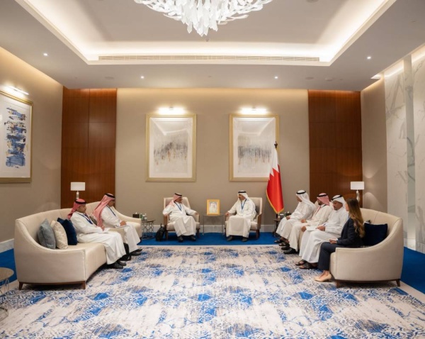 عبدالله بن أحمد يجتمع مع الأمين المساعد للشؤون السياسية والمفاوضات بأمانة التعاون