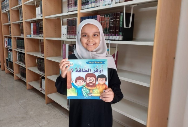 "كوثر" نجمة ابتدائية سار في تحدي القراءة العربي