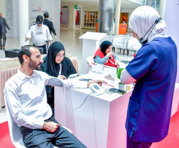 محمد بن عبدالله يفتتح فعاليات حملة الكشف عن ارتفاع ضغط الدم في البحرين