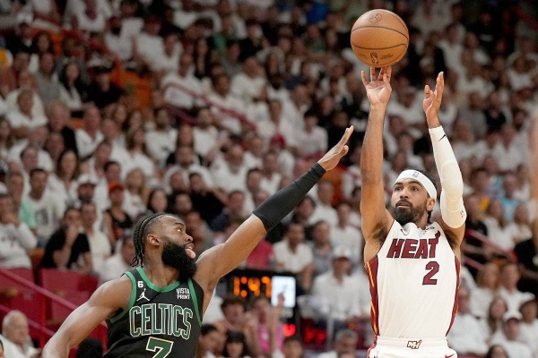 هيت يسقط سلتيكس.. ويقترب من النهائي