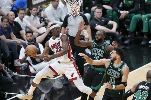 هيت يسقط سلتيكس.. ويقترب من النهائي