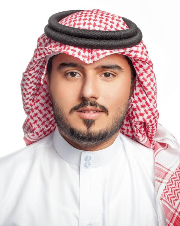 تكريم صالح المهزع بميدالية مجلس التعاون للشباب المبدعين