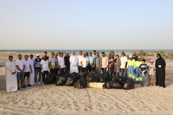 البلدية الجنوبية والمجلس البلدي وكلين اب بحرين ينفذون حملة "سواعد" بتنظيف ساحل حيان