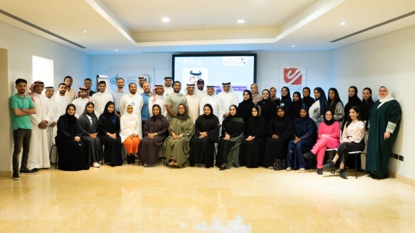 شخصيات بارزة تقدم المشورة للمشاركين في مبادرة عيسى بن علي لإعداد القادة الشباب