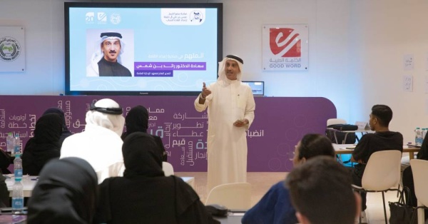 شخصيات بارزة تقدم المشورة للمشاركين في مبادرة عيسى بن علي لإعداد القادة الشباب