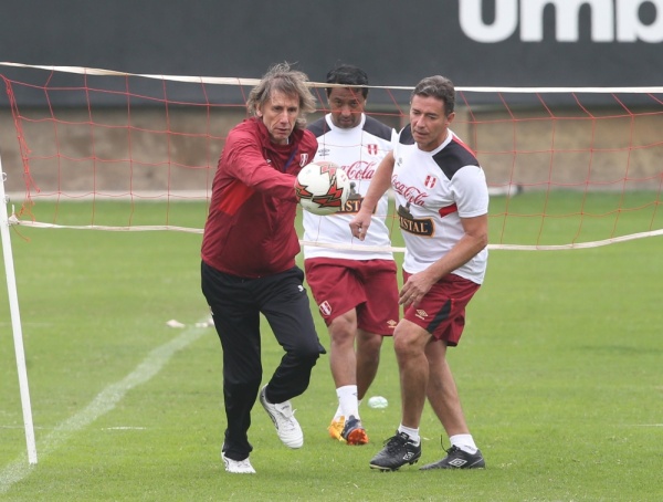 جاريكا يستعين بـ 8 معاونين.. والأوروغوياني سانتين &laquo;مساعداً أول&raquo;