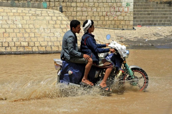 وفاة 3 أشخاص إثر صواعق رعدية في محافظتي حجة وعمران شمالي اليمن