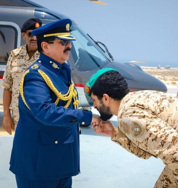 ناصر بن حمد يهدي ابيات شعرية إلى جلالة الملك المعظم