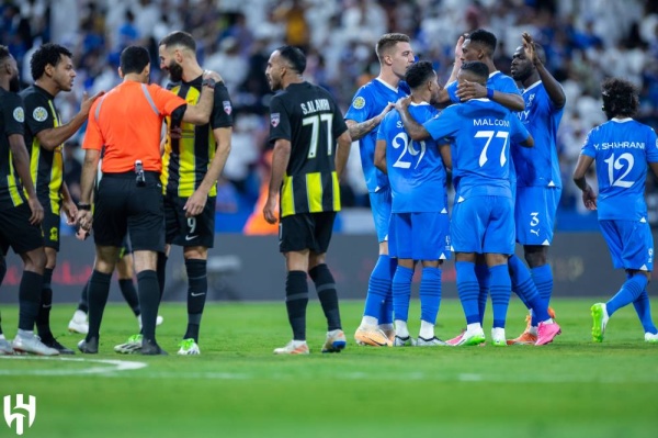 بثلاثية.. الهلال يعبر الاتحاد إلى نصف النهائي