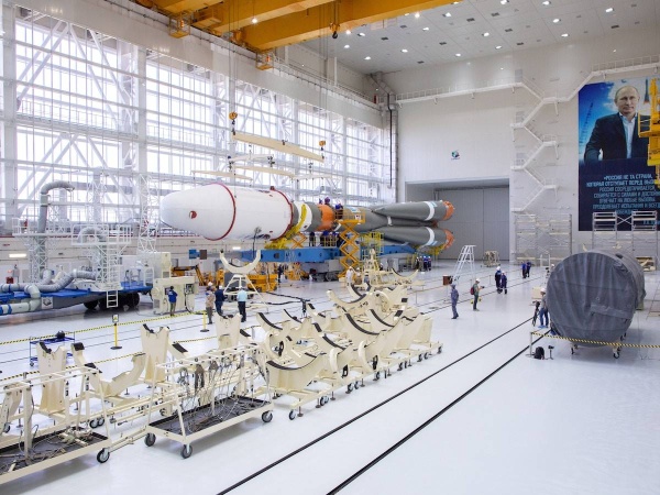 سباق الفضاء.. روسيا تنافس الهند في العودة للقمر بعد 47 عاماً