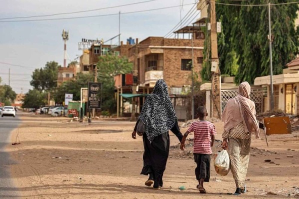 الحرب قلبت حياة السودانيين.. وحفار القبور المهنة الأهم!