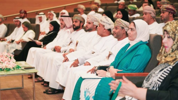 الأنصاري تشارك بورقة عمل في المنتدى الخليجي للسياسات الأسرية بسلطنة عمان