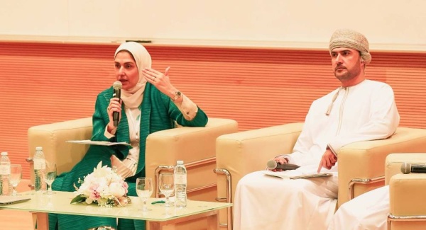 الأنصاري تشارك بورقة عمل في المنتدى الخليجي للسياسات الأسرية بسلطنة عمان