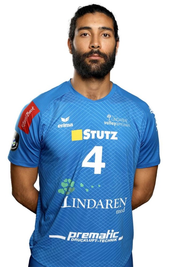 المصري أبوالسعود عيد محترفاً لطائرة الأهلي