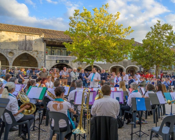 5 فرسان يحملون راية الفريق الملكي للقدرة في بطولة العالم للناشئين والشباب بفرنسا