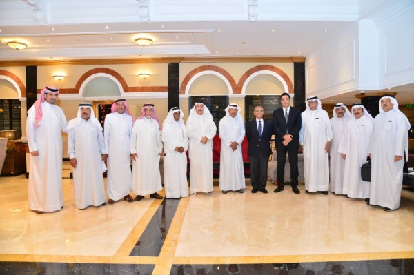 الجمعية البحرينية للرواد تكرم السفير المصري
