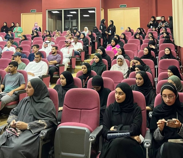 عمداء: البرنامج الإرشادي يعزز ثقة الطلبة الجدد في مواجهة التحديات الجامعية