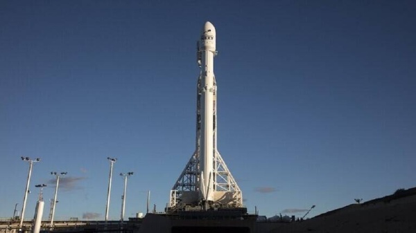 صاروخ SpaceX ينقل 22 قمرا صناعيا ستارلينك إلى المدار