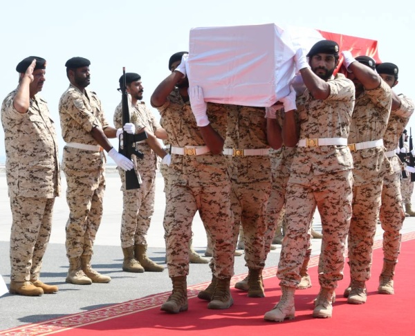 القائد العام في مقدمة مستقبلي ومشيعي جثمان شهيد الواجب الوطني&lrm; الملازم أول حمد الكبيسي