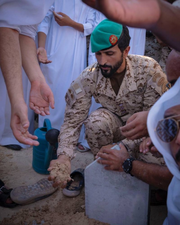 القائد العام في مقدمة مستقبلي ومشيعي جثمان شهيد الواجب الوطني&lrm; الملازم أول حمد الكبيسي