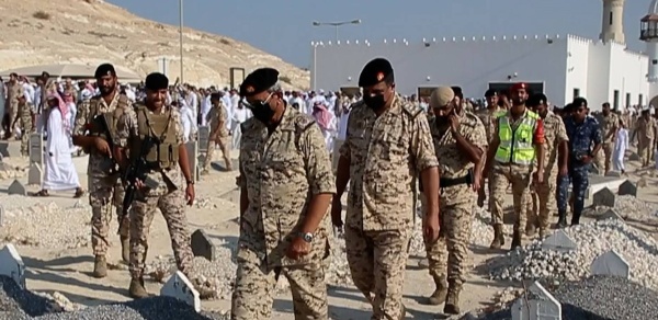 القائد العام في مقدمة مستقبلي ومشيعي جثمان شهيد الواجب الوطني&lrm; الملازم أول حمد الكبيسي