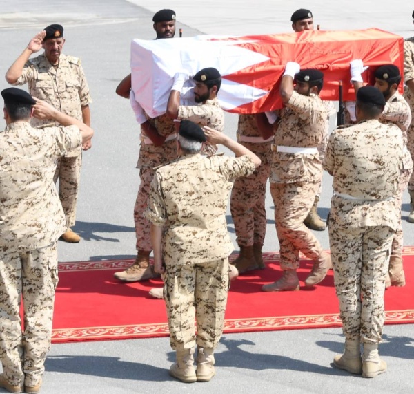 القائد العام في مقدمة مستقبلي ومشيعي جثمان شهيد الواجب الوطني&lrm; الملازم أول حمد الكبيسي