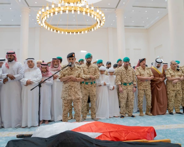 القائد العام في مقدمة مستقبلي ومشيعي جثمان شهيد الواجب الوطني&lrm; الملازم أول حمد الكبيسي