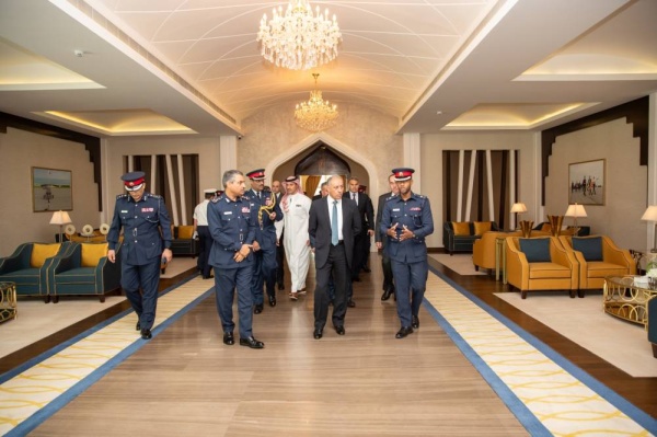 مدير الأمن العام الأردني يزور السجون المفتوحة والأكاديمية الملكية للشرطة