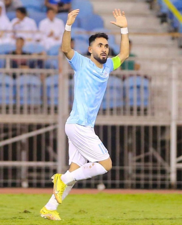 "الأسود".. حرث الملعب.. وأضاء الرفاع بأفضل أداء