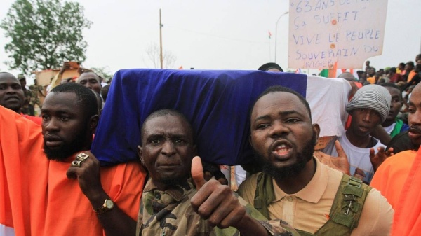 رئاسة الأركان: مغادرة طلائع القوة الفرنسية من النيجر