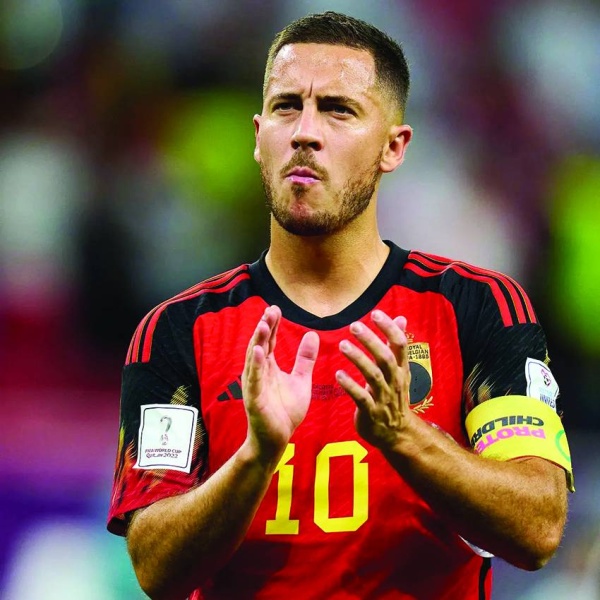 هازارد يسدل الستار