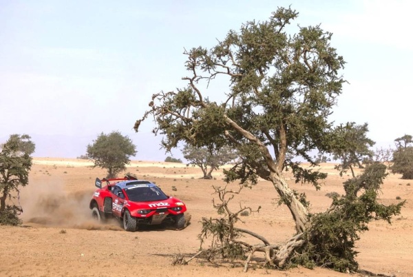 لوب يضع فريق البحرين ريد إكستريم في قلب المنافسة في رالي المغرب