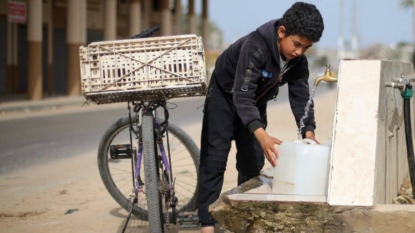 سكان غزة يشربون المياه الملوثة.. والوقود الاحتياطي بالمستشفيات قارب على النفاد