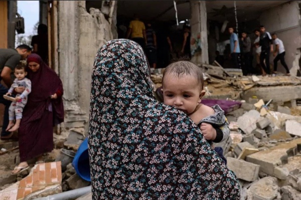 يوم جديد من التصعيد في غزة.. غارات واشتباكات عنيفة ودعوات لإيصال المساعداتاستمرار التصعيد في غزة.. غارات واشتباكات عنيفة وصواريخ تستهدف بلدات الغلاف